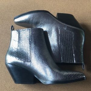 🔴Michael Kors Silver Boots
